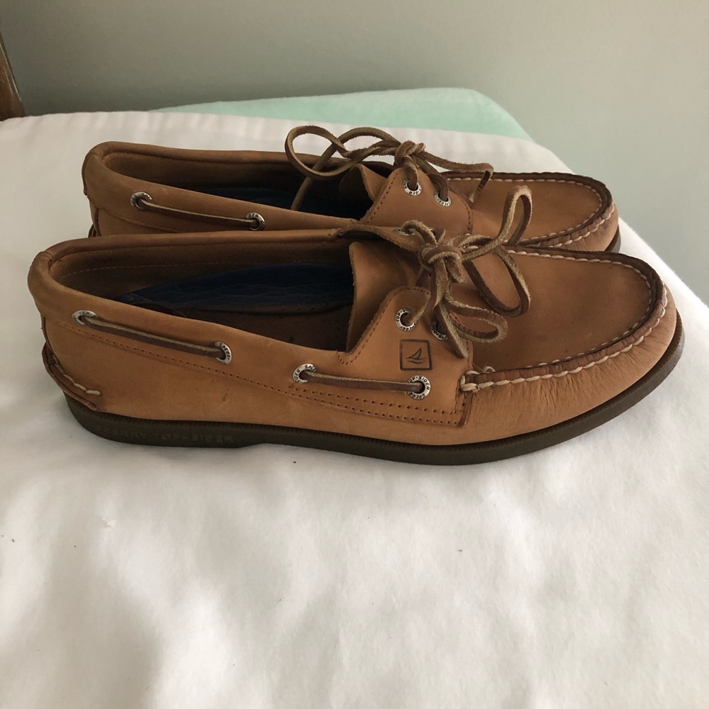 Sperry boat shoes tan, size 9